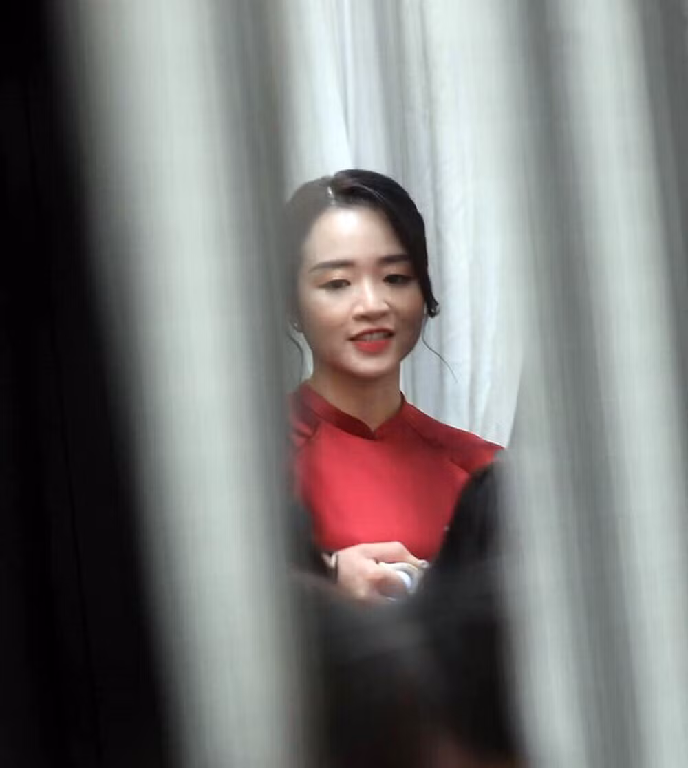 Tuy nhiên, mọi thông tin và hình ảnh trong đám cưới của Xuân Trường và Nhuệ Giang đều được gia đình 2 bên giữ kín như bưng. Một đội vệ sĩ được thuê để đảm bảo được việc riêng tư.