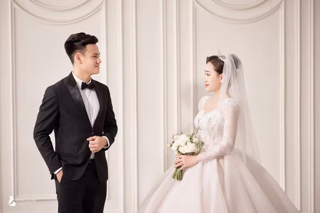 Phạm Thị Hiếu (sinh năm 1995, quê Bình Định) là vợ cầu thủ Hồ Tấn Tài (hiện thi đấu cho CLB Công an Hà Nội). Công khai tình cảm vào năm 2020, cặp đôi cầu thủ - hot girl thu hút sự chú ý của người hâm mộ.