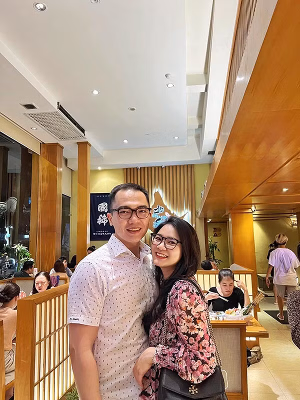 Chia sẻ về công việc của mình, Mỹ Phụng hài hước tâm sự: “Với nghề bay, ra khỏi khoang lái, bước xuống máy bay là không phải nghĩ ngợi gì nữa. Làm phi công, bạn sẽ không lo phải mang việc về nhà”.