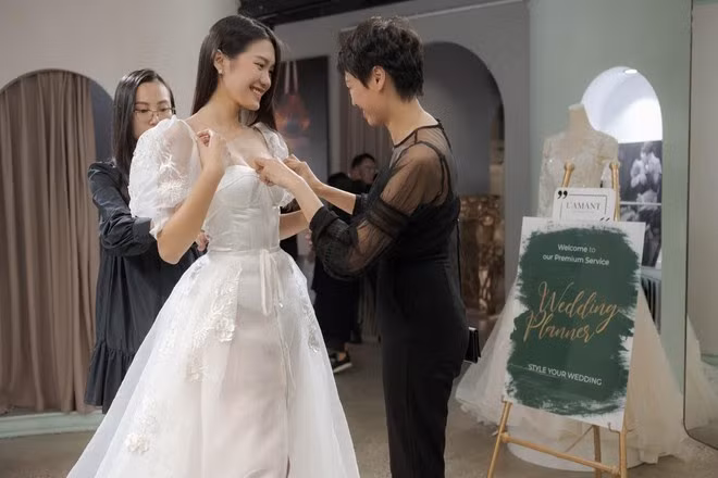 Không chỉ xinh đẹp, Hải My còn rất tài năng khi sở hữu bảng thành tích học tập đáng nể và có nhiều tài lẻ như vẽ, ca hát, chơi đàn.