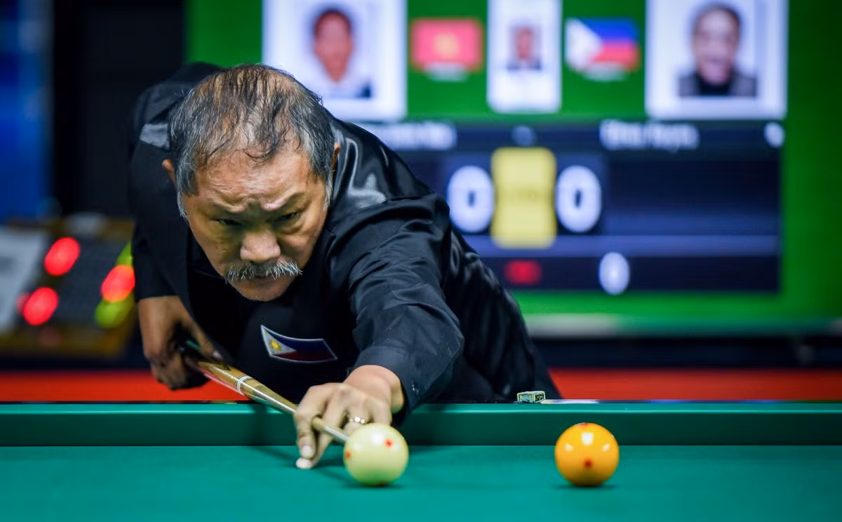 Efren Reyes (Philippines) từng là nhà vô địch thế giới ở cả bi-a tám và chín bi, và được coi là một trong những người giỏi nhất lịch sử. Bây giờ để lại các sự kiện bi-a cao cấp hơn cho các cơ thủ trẻ hơn, nhưng tự hào có huy chương đủ màu ở các môn SEA Games khác nhau.