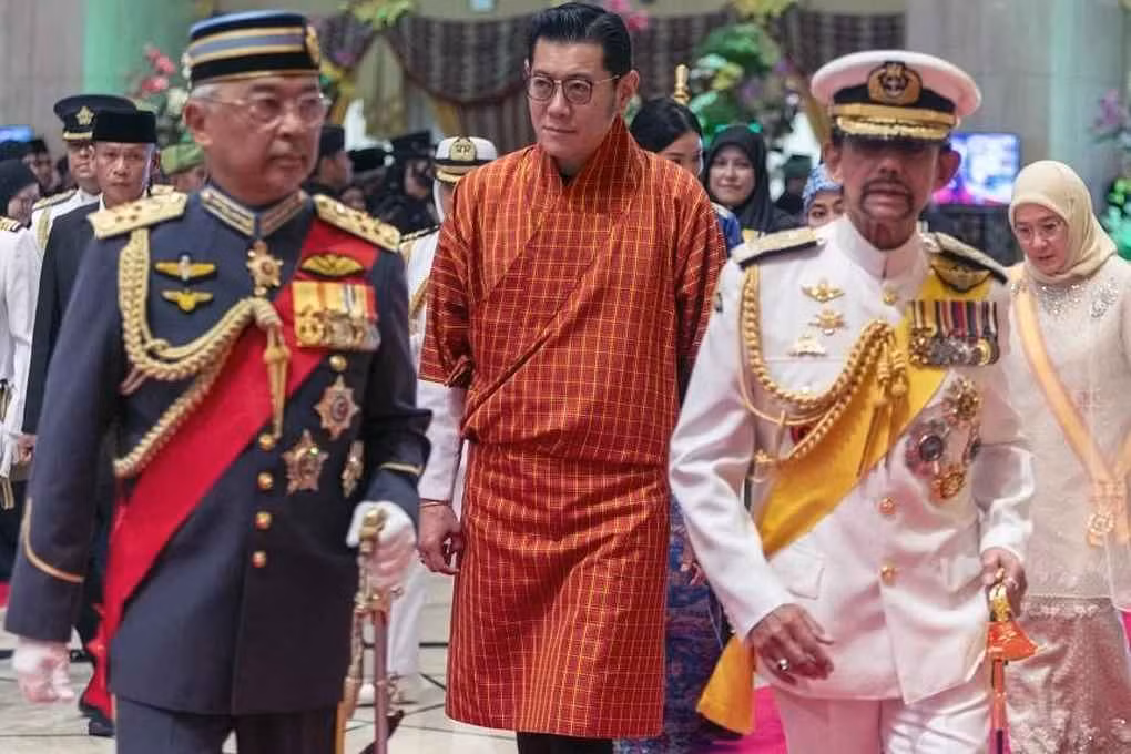 Đám cưới hoành tráng của hoàng tử Brunei có tới 5.000 khách mời tham dự. Trong đó, các vị khách hoàng gia và nhiều thành viên hoàng gia từ Ả Rập Xê Út, Bahrain, Các Tiểu vương quốc Ả Rập Thống nhất...