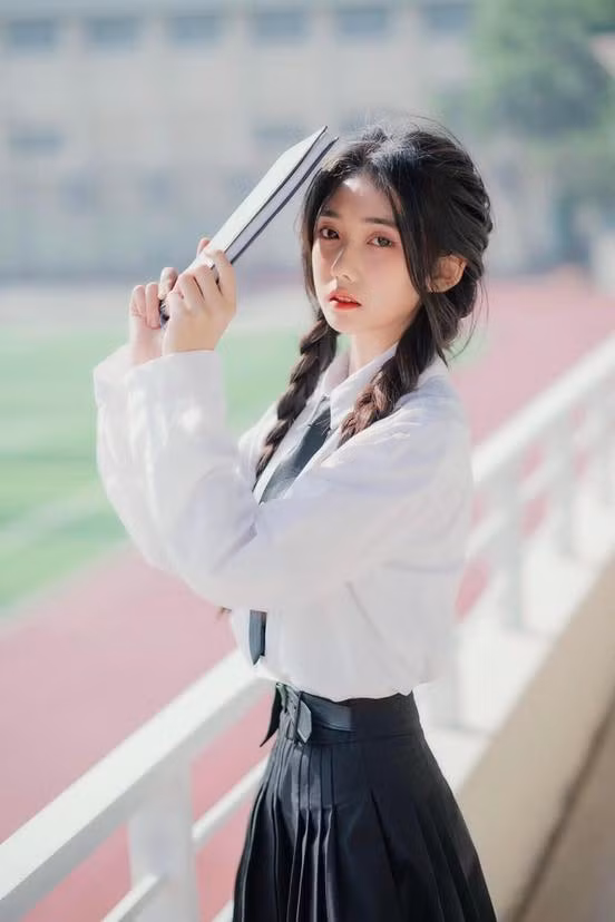 Hoài Thu từng chia sẻ: "Sau khi nhận được sự chú ý từ đông đảo mọi người thì thật sự mình khá bất ngờ, ban đầu mình hơi hoảng và đã phải tắt hết thông báo trên mọi nền tảng, bạn bè và người thân cũng gọi điện cho mình khá nhiều".