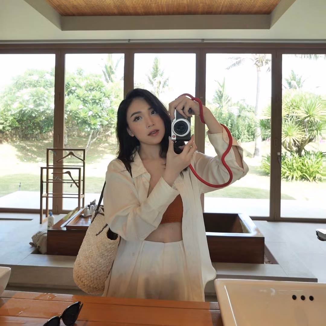 Không chỉ dừng lại ở đam mê chung, sau hơn 1 năm nên duyên vợ chồng Phương Dung đầy tự hào khi nhắc đến nửa kia: “Anh cho mình sự ‘respect’ (đánh giá đúng mực - pv) về một người chồng, người bố có trách nhiệm, luôn chăm chỉ làm việc, nỗ lực mỗi ngày để gia đình được sống thoải mái”.