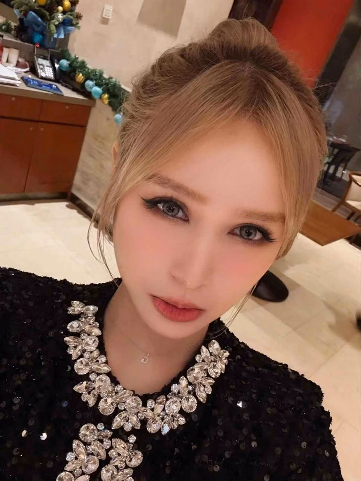 Dòng chia sẻ tin không vui của Xoài Non thu hút đông đảo sự quan tâm từ khán giả. Nhiều người đã bình luận thăm hỏi hot girl đồng thời chia sẻ kinh nghiệm "đối phó" với chiếc răng khôn.
