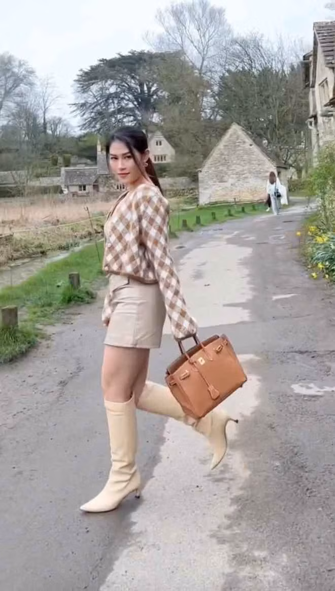 Ngọc Thanh Tâm - ái nữ nhà đại gia thuỷ sản cũng không ngoại lệ khi xuất hiện ở châu Âu.