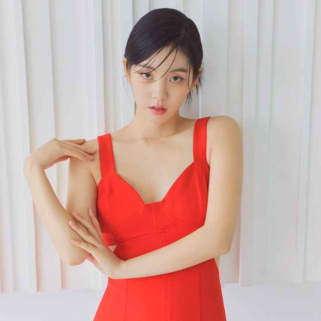 Rock Cha Eun không quá cao (1m63) nhưng được khen ngợi cho tỷ lệ cơ thể cân đối.