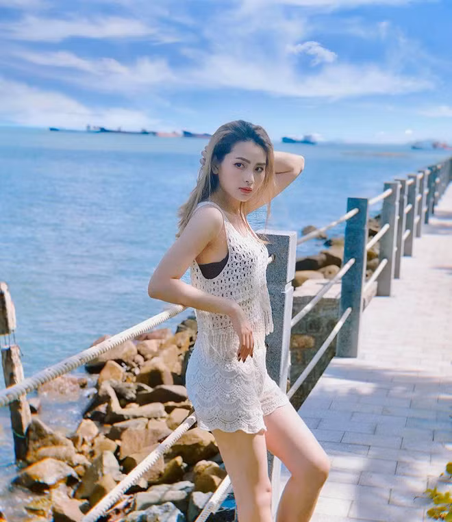 Nếu là người yêu mến kênh VTV6, chắc hẳn ai cũng biết đến MC/BTV Mù Tạt (tên thật Nguyễn Huyền Trang).