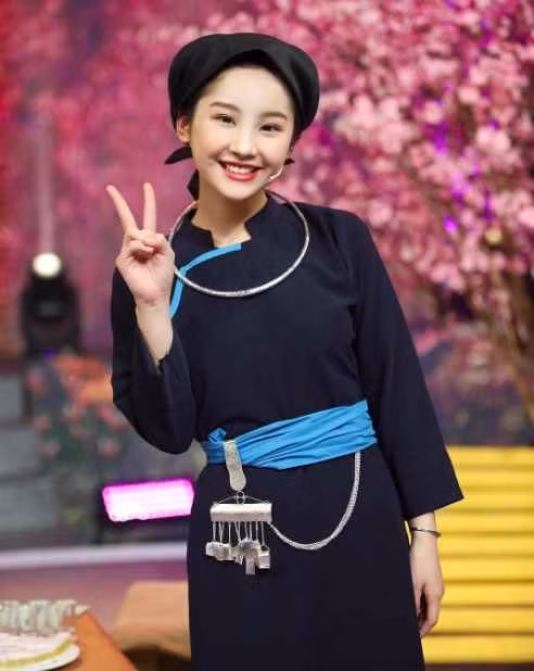 Ceri cho hay: “Mình không muốn những hình ảnh vết thương trên cánh tay gây ảnh hưởng đến các bạn đang theo dõi mình trên MXH, đặc biệt là những bạn nhỏ. Vì thật sự đó là điều không tốt, mình không muốn ai có những hành động giống như mình đã từng...
