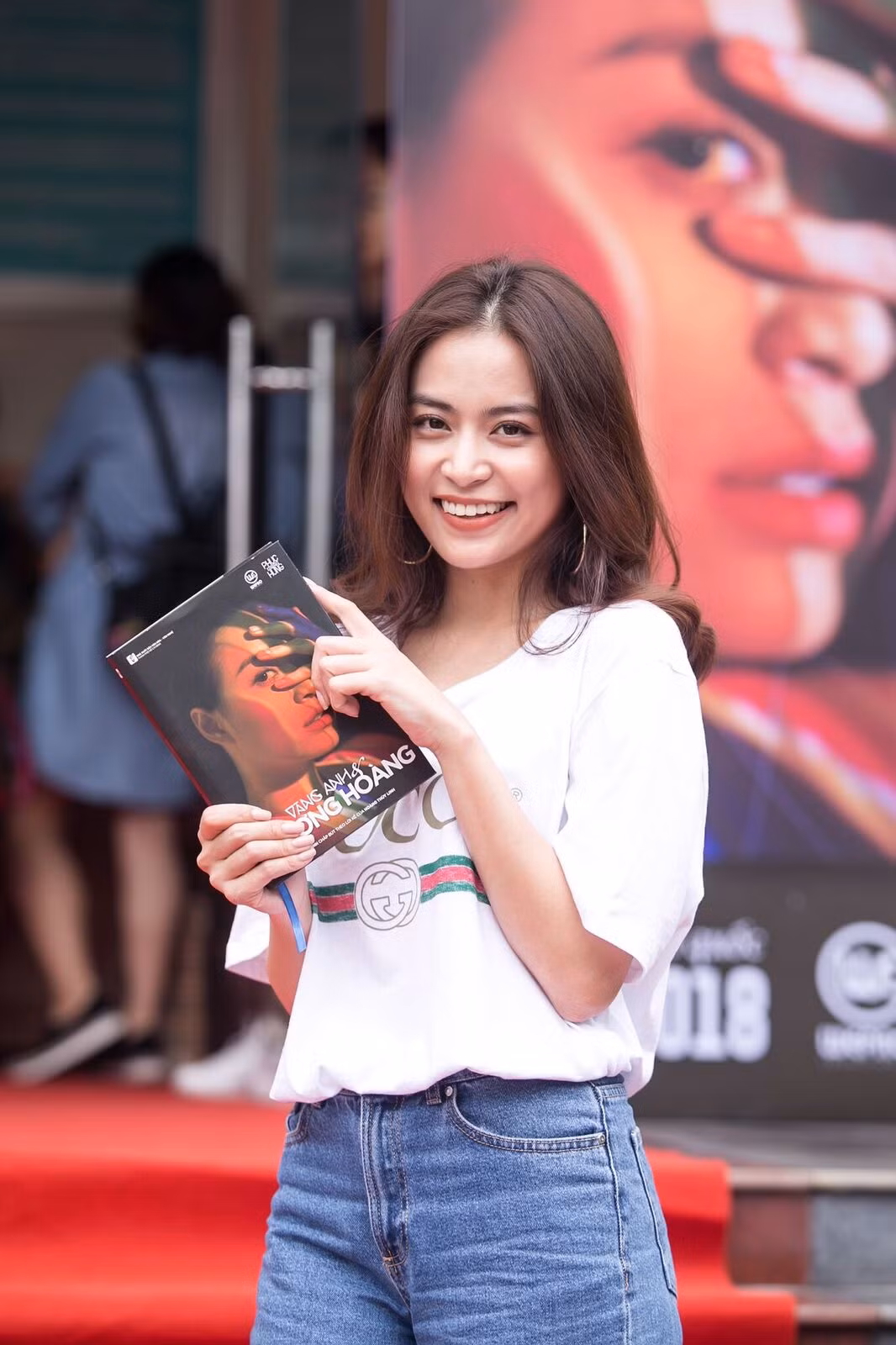 Trước đó, nữ ca sĩ 8X đã thành công với loạt sản phẩm âm nhạc khi đi theo phong cách độc, lạ, làm mới chất liệu văn hóa dân gian.