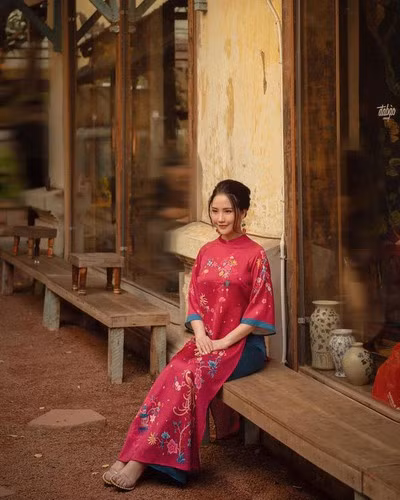 Khi đã tìm được cho mình layout make up phù hợp, Primmy Trương dường như cứ vậy áp dụng cho mình ở mọi trang phục khác nhau. Lối trang điểm của người đẹp không quá kịch tính cũng không sương sương như Hàn Quốc mà hài hòa và tôn lên được hết nét đẹp bản thân.