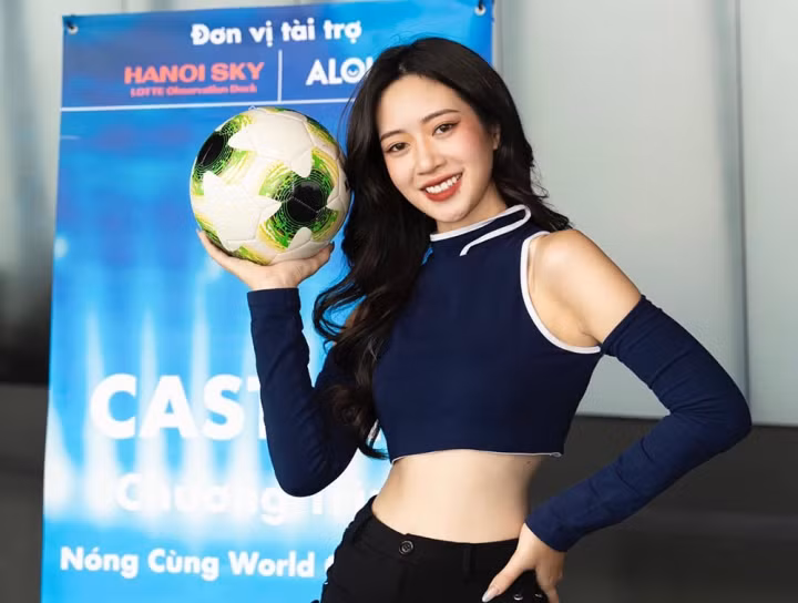 Lễ khai mạc World Cup 2022 và trận đấu mở màn giữa chủ nhà Qatar và Ecuador chỉ còn được tính bằng giờ. Không chỉ có cập nhật những thông tin từ đất nước Tây Á mà nhiều khán giả Việt Nam còn chú ý tới những bóng hồng xuất hiện trong chương trình "Nóng Cùng World Cup 2022" có trên các kênh sóng của VTV.