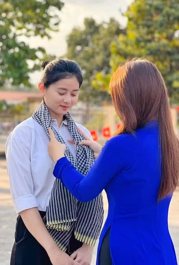 Trong trang phục thường ngày, Tuyết Nhi lại vô cùng dịu dàng, nữ tính.