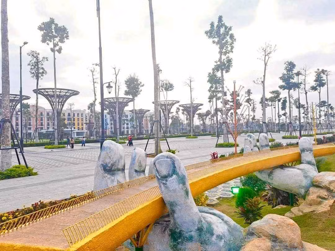 Phiên bản "cầu vàng” ở Thanh Hoá gây tranh cãi Phien ban
