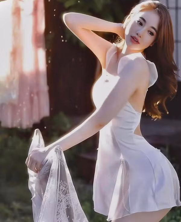 Elly Tran 