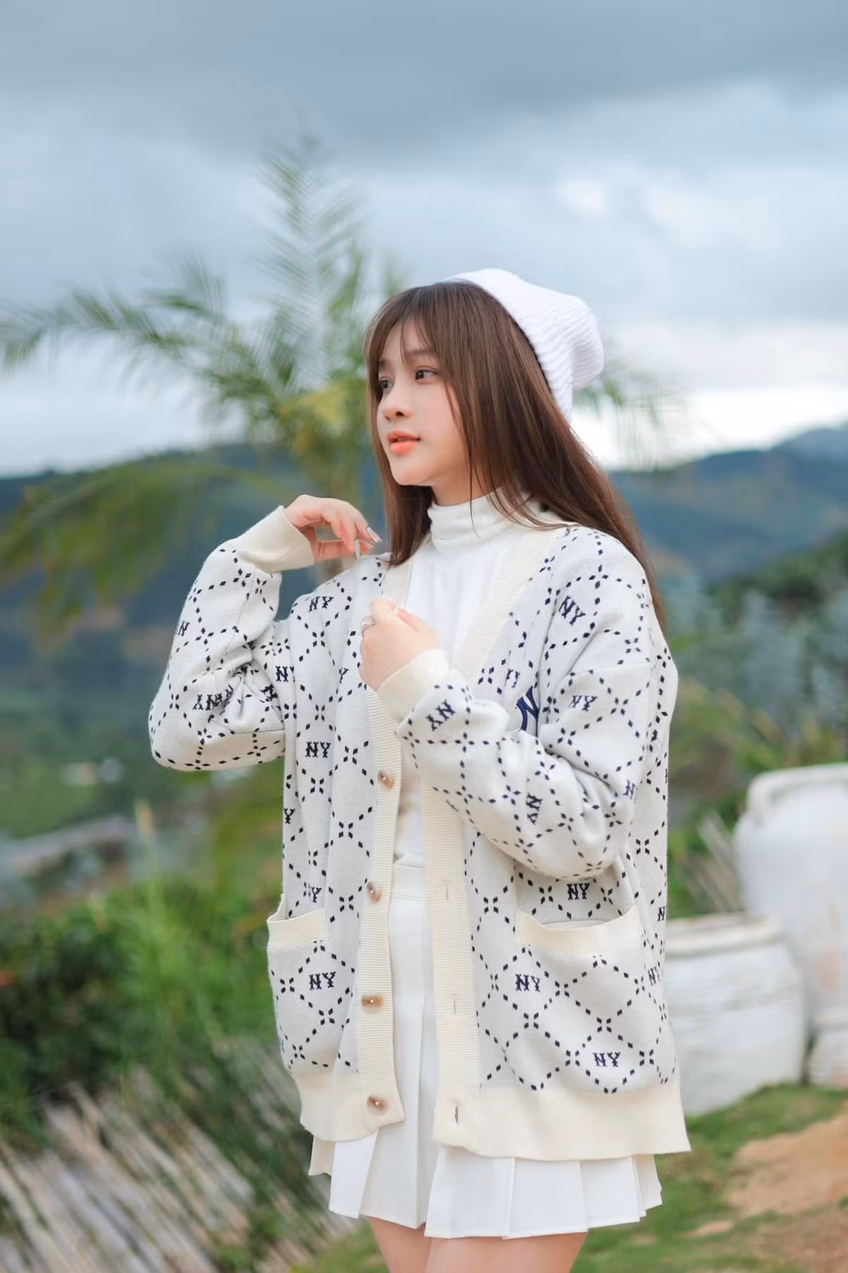 Sự thay đổi độc đáo về ngoại hình và phong cách của người đẹp làng streamer này ngay lập tức tạo ra sự chú ý, thu hút quan tâm đáng kể từ dân mạng.
