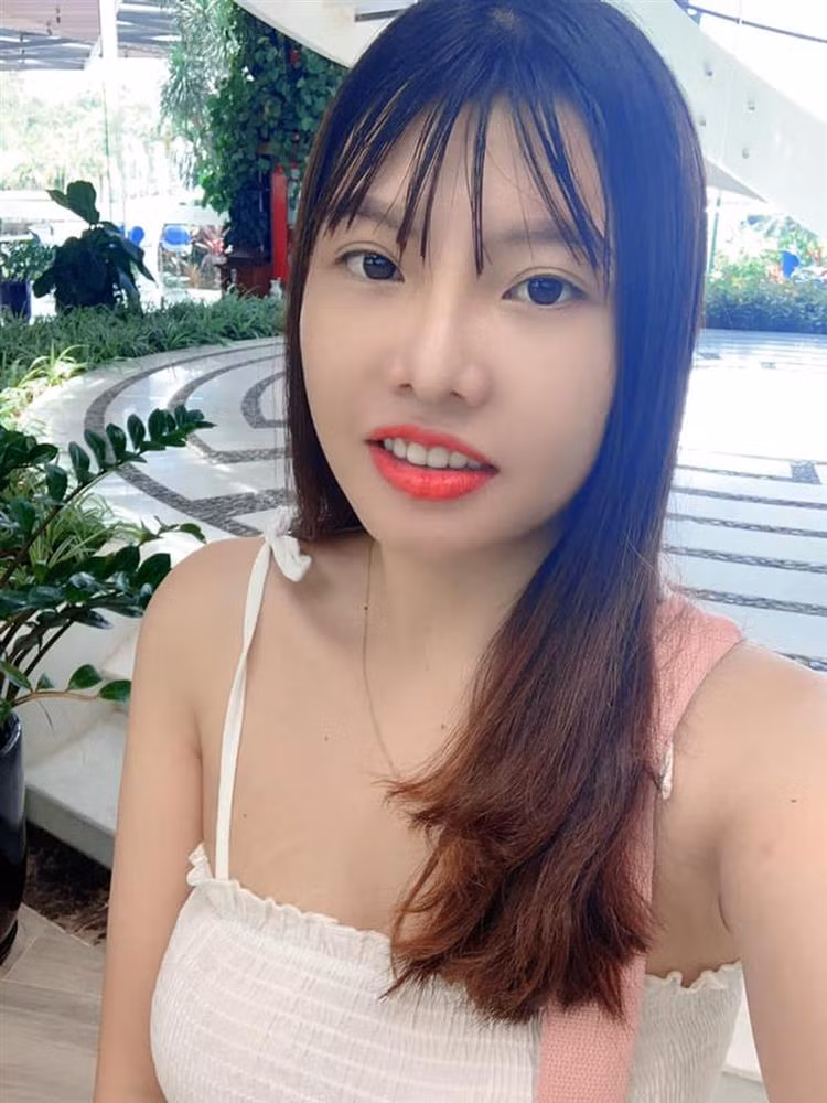 Con cũng là cô bé rất tình cảm. Hai mẹ con thường gọi điện video nói chuyện với nhau suốt. Thỉnh thoảng những lúc rảnh việc, mình cũng có bắt xe về thăm bé.” - Phượng "Thị Nở" chia sẻ thêm.
