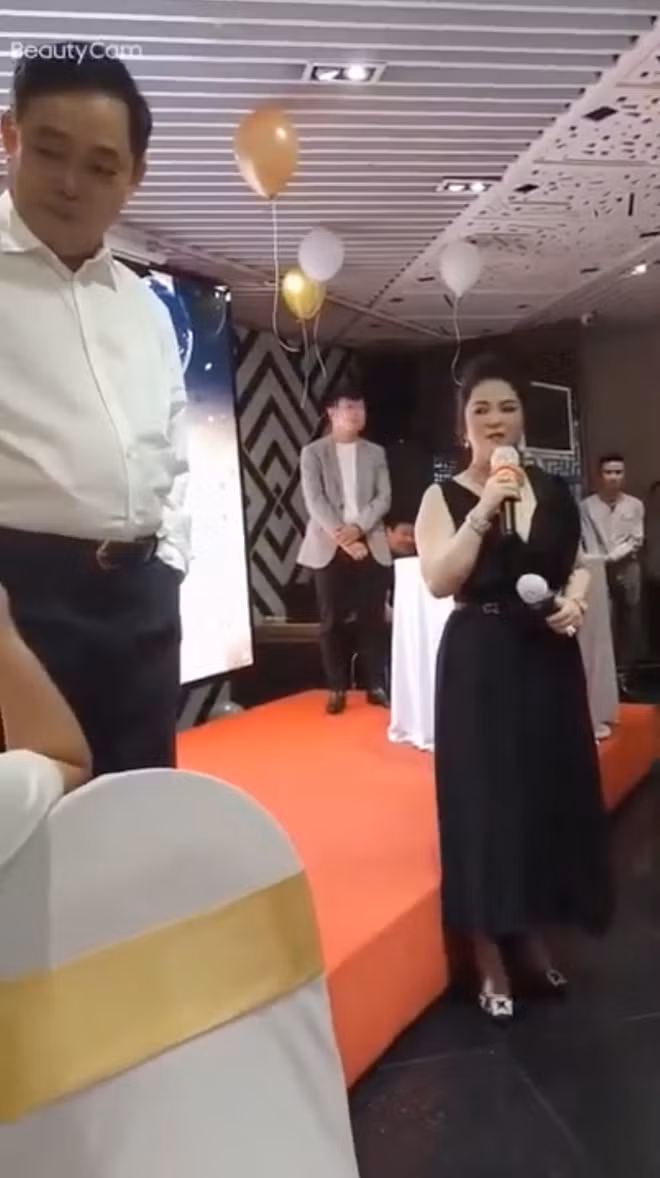 Không phụ sự tò mò của netizen, mới đây một clip nữ CEO khu du lịch Đại Nam kể chuyện vui trong sinh nhật trước đây của thiếu gia nhỏ đã được đào lại.
