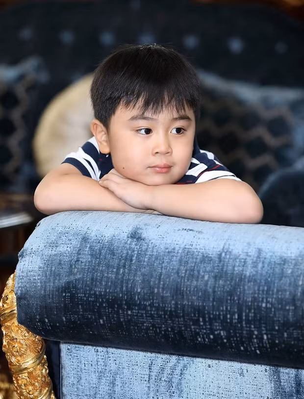 Nhắc đến các ái nữ, quý tử nhà bà Phương Hằng làm sao có thể bỏ qua thiếu gia Huỳnh Hằng Hữu. Với quyền thừa kế khu du lịch Đại Nam được ba mẹ trao từ khi 1 tuổi, tỷ phú trẻ cũng được ấn định sẽ là Chủ tịch HĐQT Đại Nam trong tương lai.