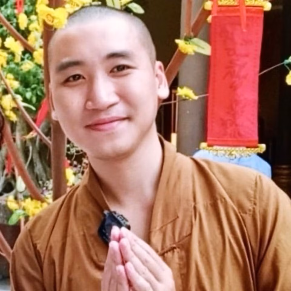 Đáp trả những tin đồn, Huy Cung im lặng và âm thầm chứng minh hai người đến với nhau vì tình yêu qua những hành động ngọt ngào dành cho vợ.