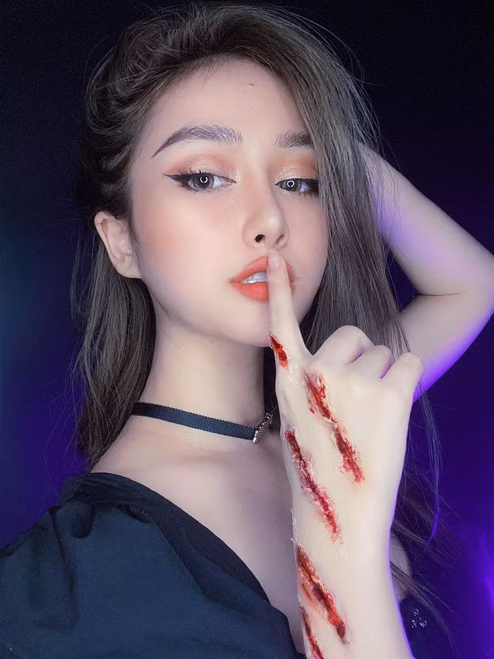 Gai xinh bay cach hoa trang le Halloween ai nhin het hon