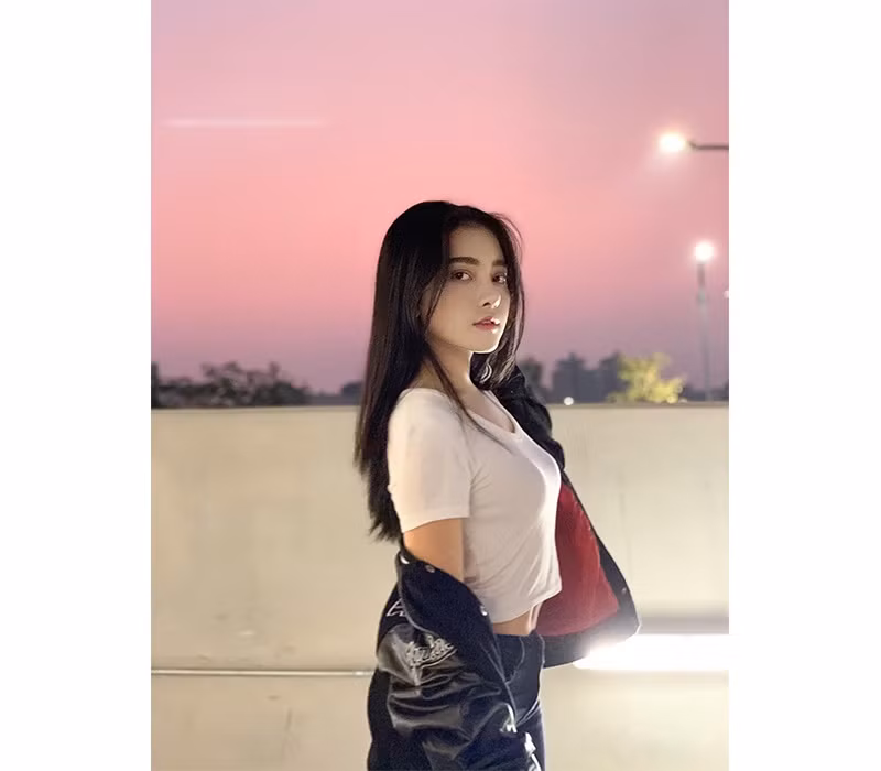Meily Mia tên thật Nguyễn Thị Hằng là cái tên không còn xa lạ với CĐM. Cô nàng được biết tới là một trong những gương mặt hot girl Hà thành vô cùng nổi bật.