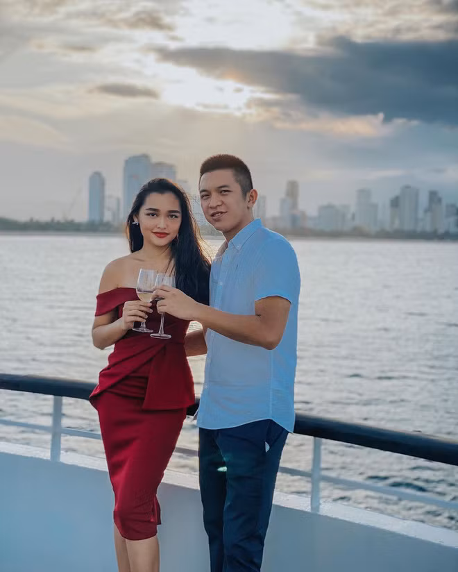 Thường xuyên đăng tải những clip vui nhộn và hài hước về cuộc sống cặp đôi, chuyện tình yêu của Linda Ngô - Phong Đạt nhận được rất nhiều tình cảm yêu mến.