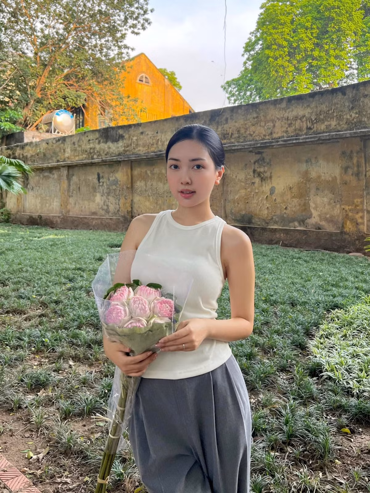 Xuất thân là hot girl mỹ thuật, Mai Hà Trang cũng có gu ăn mặc thời thượng, cuốn hút, khoe triệt để vẻ đẹp ngoại hình