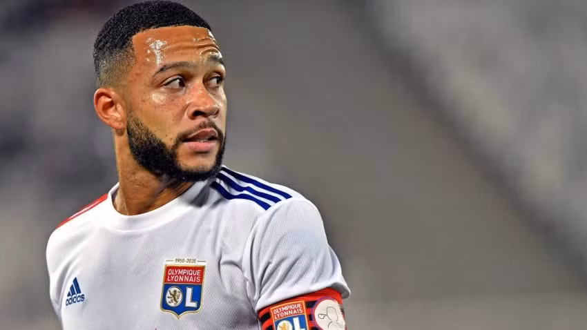 Dù rất nỗ lực, Barca không thể có được chữ ký của tiền đạo người Hà Lan - Memphis Depay. Điều trên đến từ việc MU chần chừ với thương vụ Ousmane Dembele.