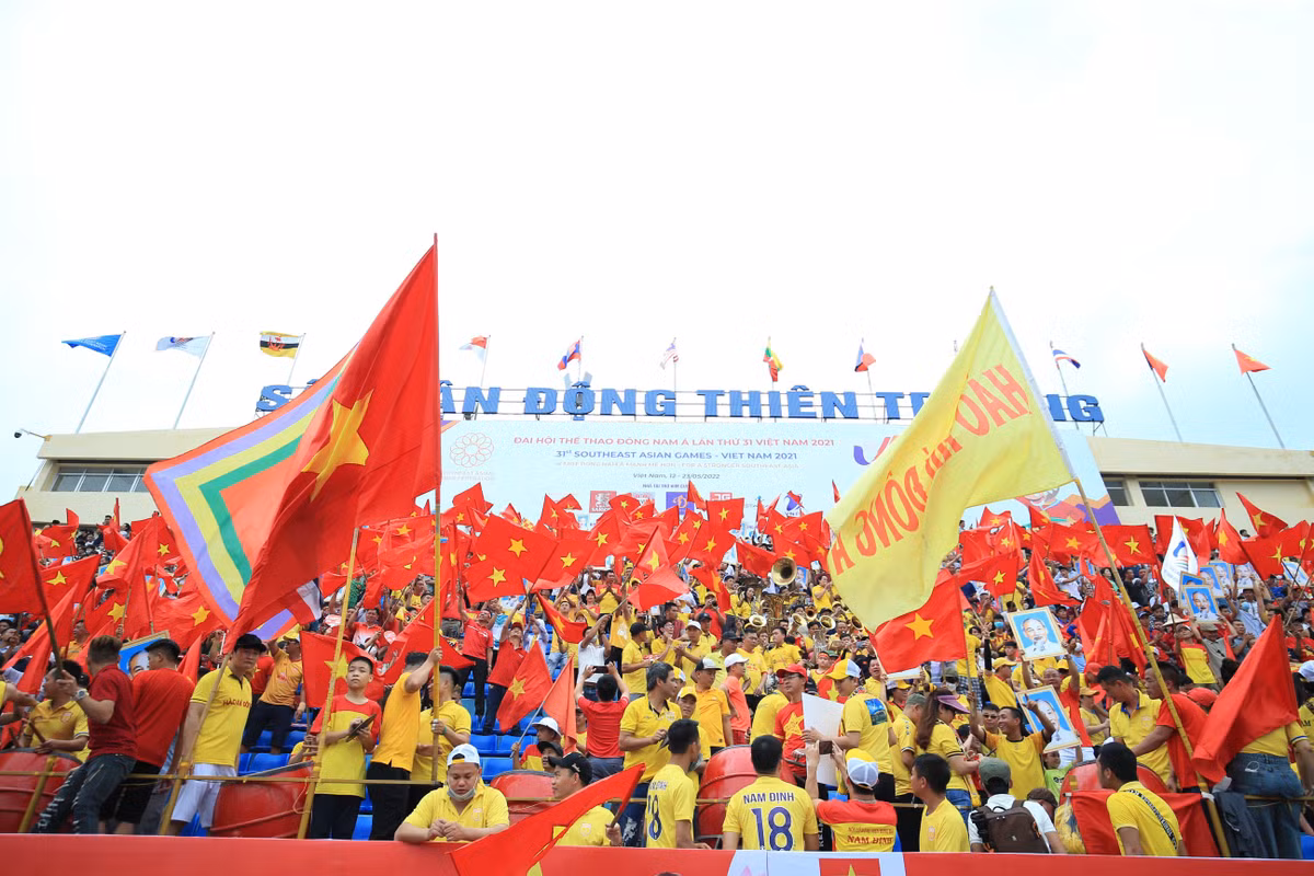 Khong co U23 Viet Nam, nguoi dan Nam Dinh van phu kin Thien Truong