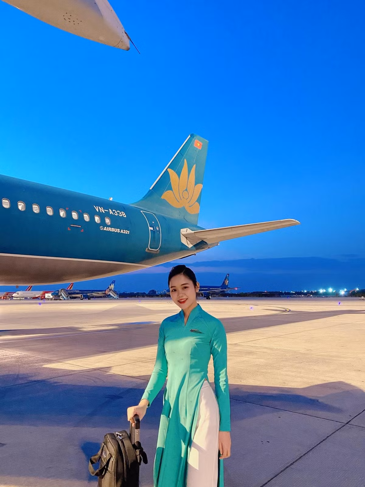 Trên trang cá nhân, Phạm Thị Huyền thường xuyên đăng tải những hình ảnh của mình trong các chuyến bay trong nước và quốc tế.
