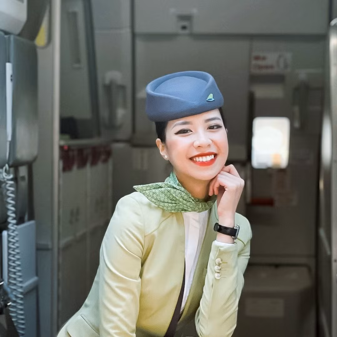 Ngoài thời gian cống hiến cho công việc, những lúc không đi bay, Khánh Linh dành thời gian cho gia đình, bạn bè và chăm sóc bản thân.