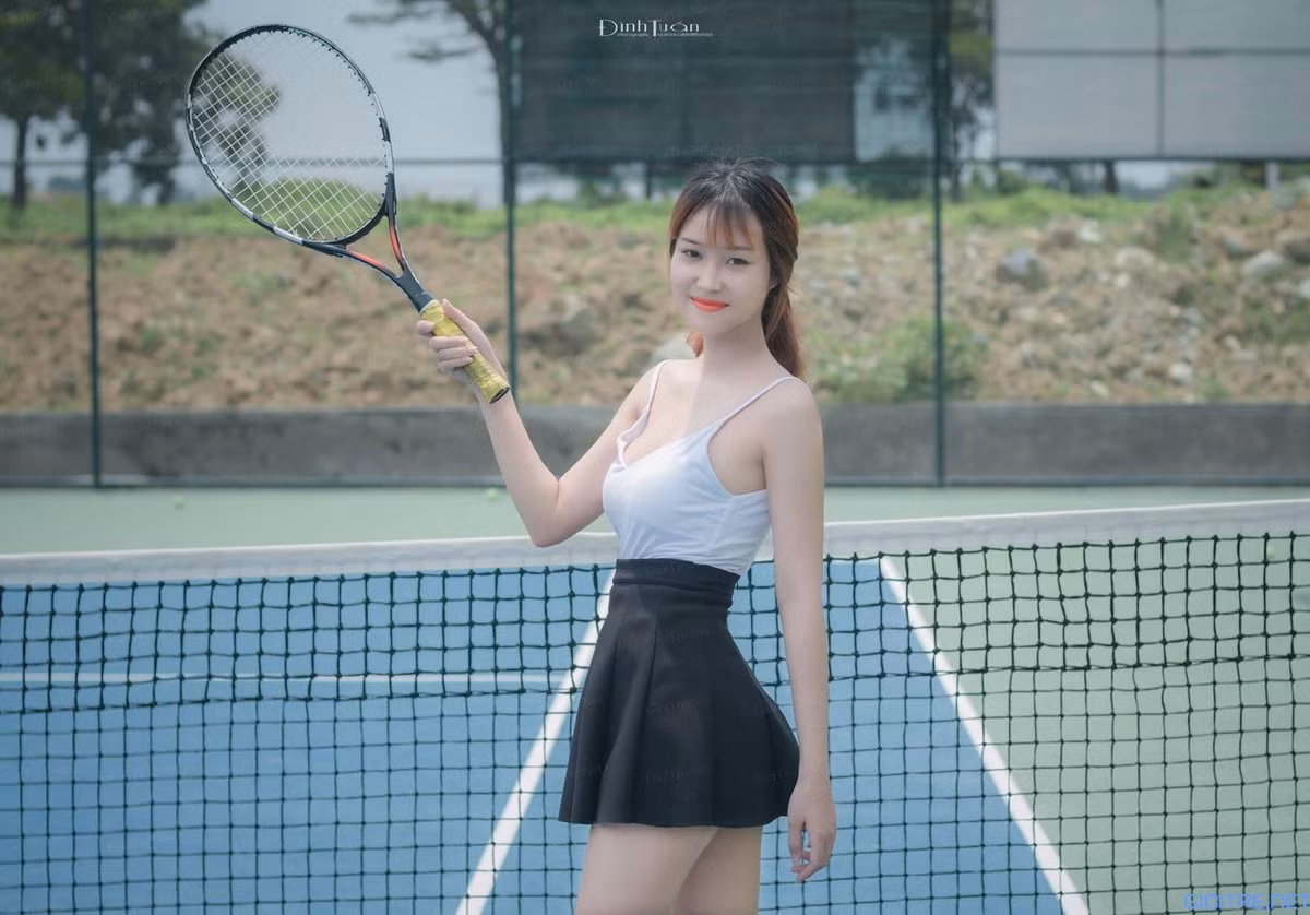 Song, vẫn có một số câu lạc bộ tồn tại những quy tắc "ngầm", tức là Tennis Etiquette mà không cần phổ biến cũng phải tự hiểu, bao gồm trang phục chủ yếu là màu trắng.