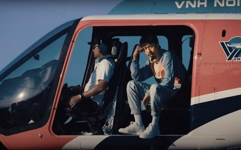 Gõ từ khóa tên MV của Đen Vâu, YouTube thông báo "Video không có sẵn" và "Đây là video riêng tư".