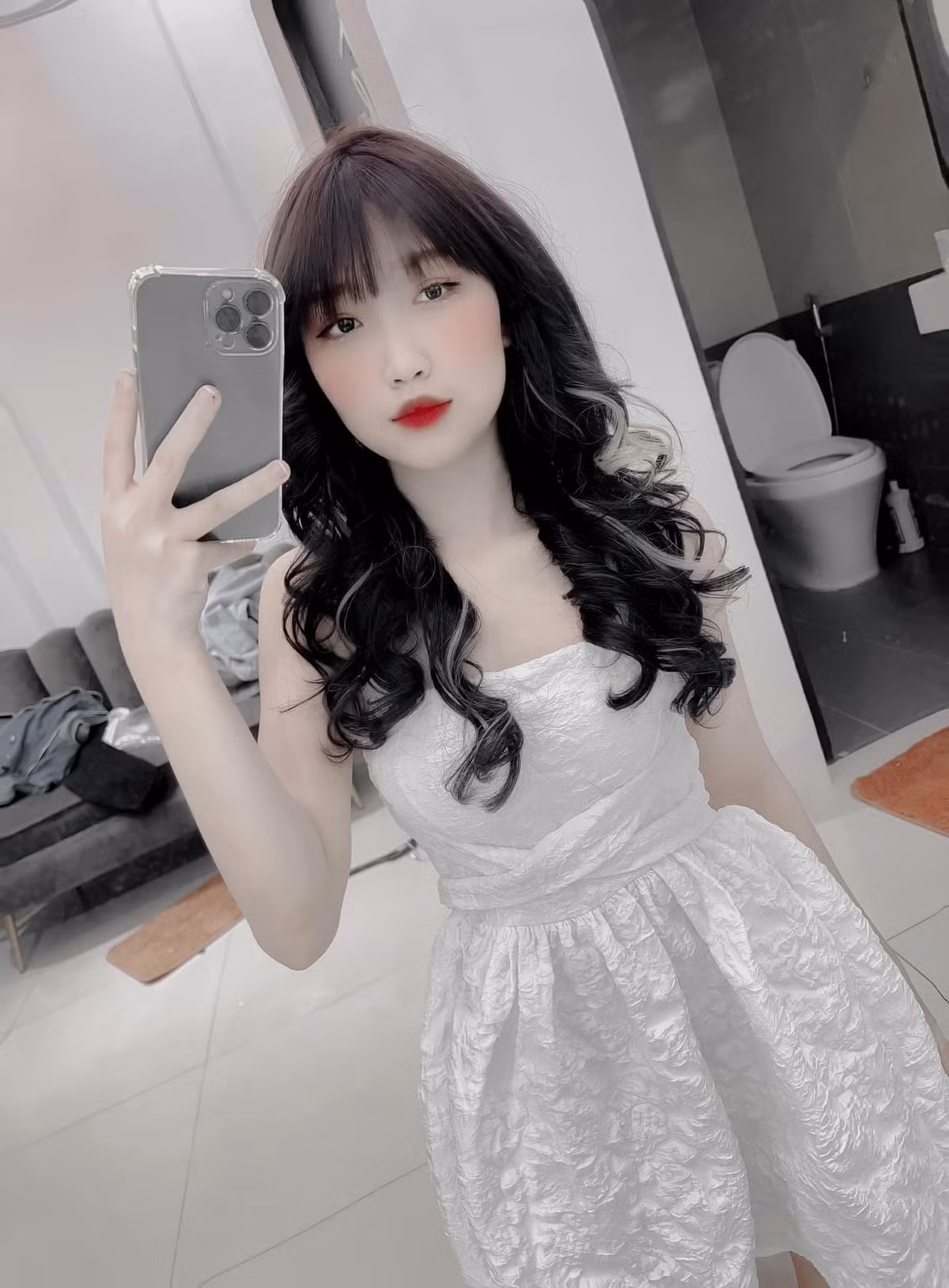 Netizen tò mò nhan sắc con gái "giang hồ mạng" Huấn Hoa Hồng Netizen to mo nhan sac con gai