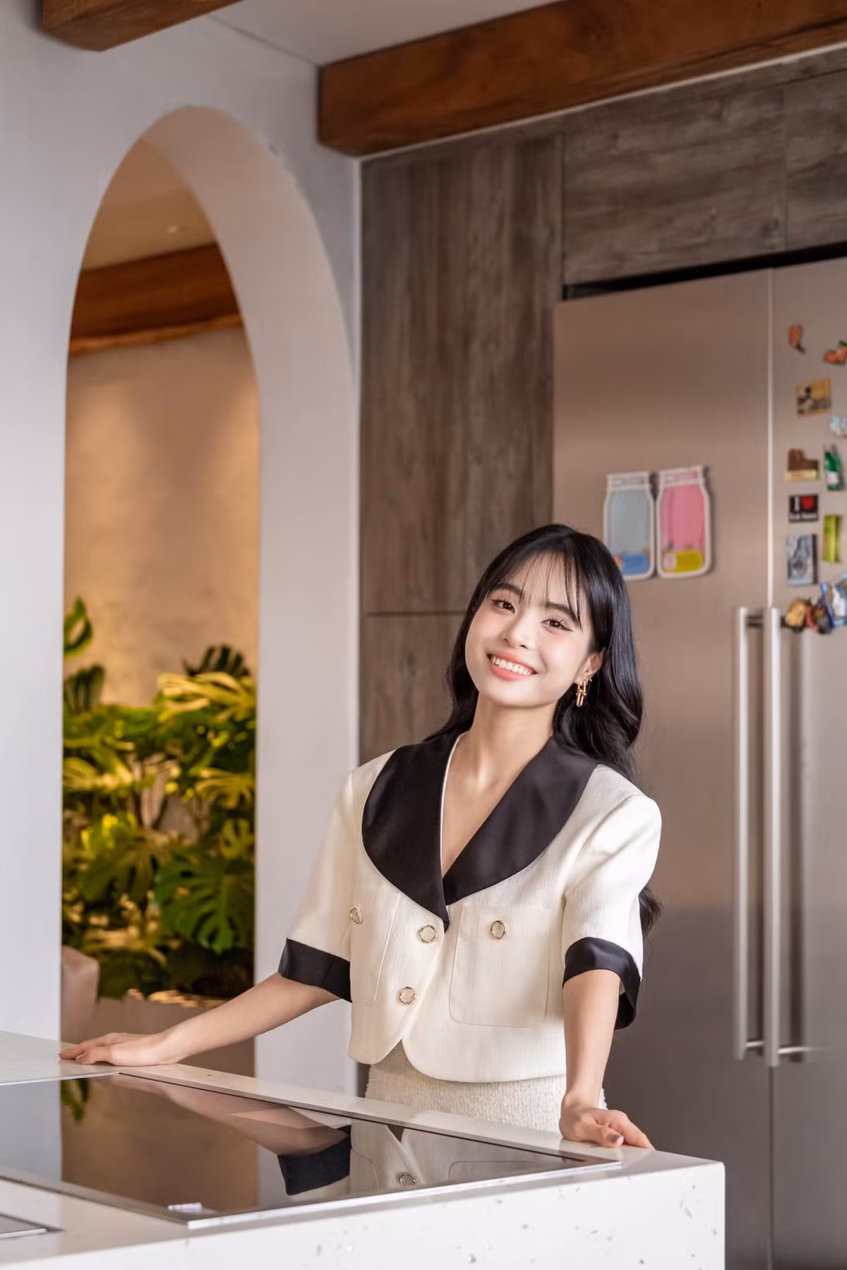 Kiều Anh được ông xã yêu thương, chiều chuộng, đưa đi du lịch, chơi golf và mua tặng đồ hiệu đắt tiền.