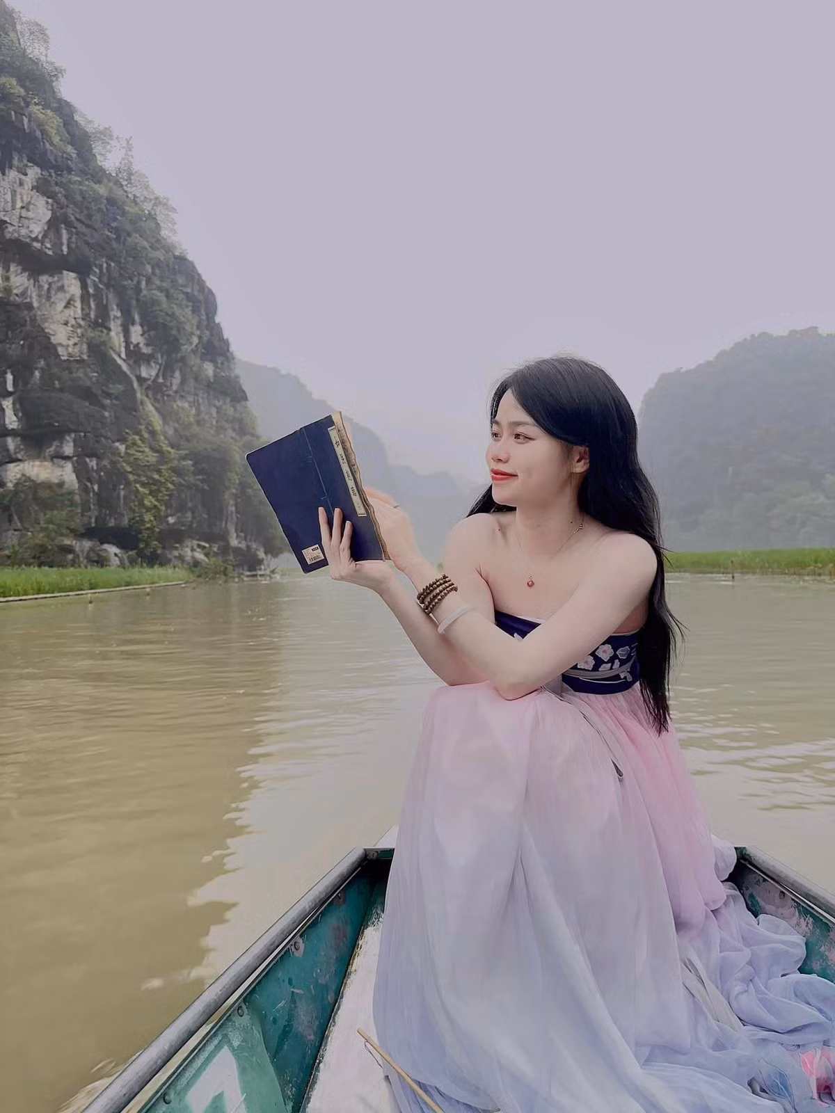 Huỳnh Anh không có chiều cao lý tưởng (1m57) nhưng đổi lại có vóc dáng cân đối.