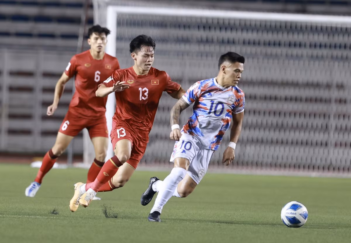 Tuyen Viet Nam thang nhe Philppines, HLV Troussier tam loai bo ap luc-Hinh-2