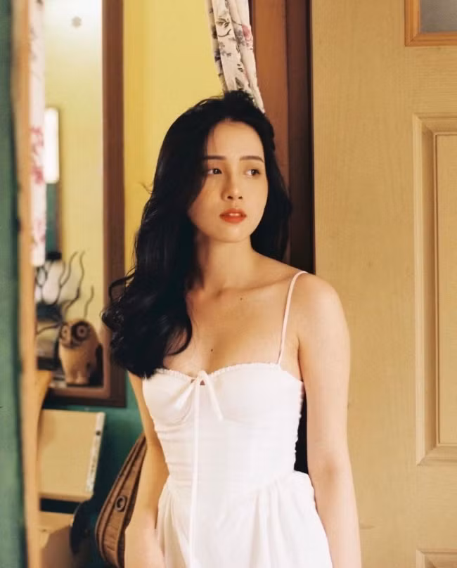 Thảo Huyền thừa nhận phong cách thời trang của mình trưởng thành hơn và hot girl cũng bỏ thói quen đeo kính cận dù từng được gọi là "hot girl kính cận".