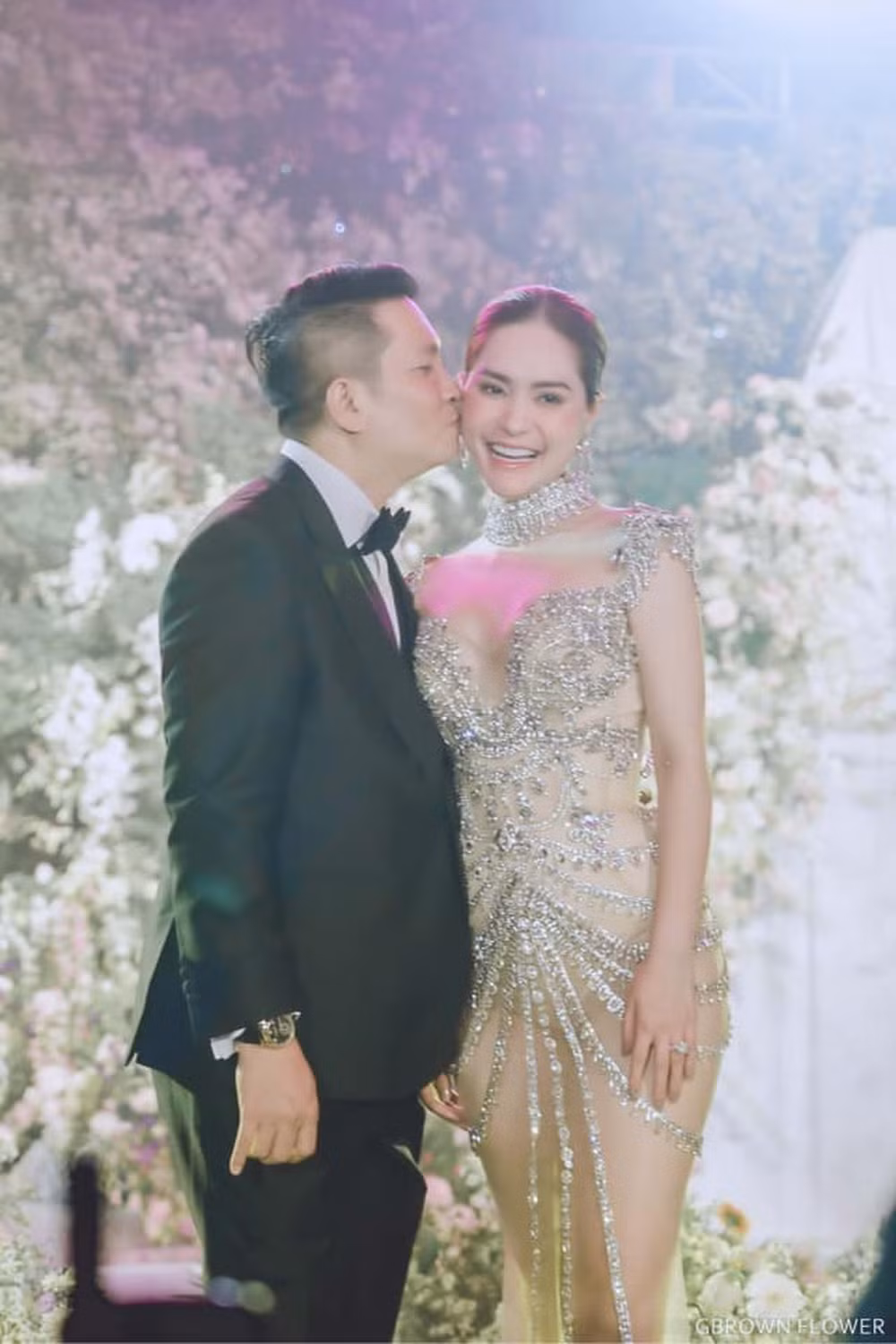 Quy mô tổ chức sinh nhật của "Hot mom Sài Thành" không thua kém bất kỳ một sự kiện danh giá nào, tính "sương sương" thôi cũng đã ngốn tiền tỷ rồi.