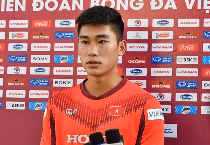 Có thể nói, việc Mạnh Dũng lên vị trí tiền đạo ở SEA Games 31 là quyết định thành công của HLV Park Hang Seo. Thi đấu tại sân nhà với một lượng lớn khán giả cổ vũ cuồng nhiệt, cầu thủ trẻ của U23 Việt Nam cho biết đó là cảm xúc tuyệt vời tuy nhiên đây là cũng áp lực lớn với anh và các đồng đội.