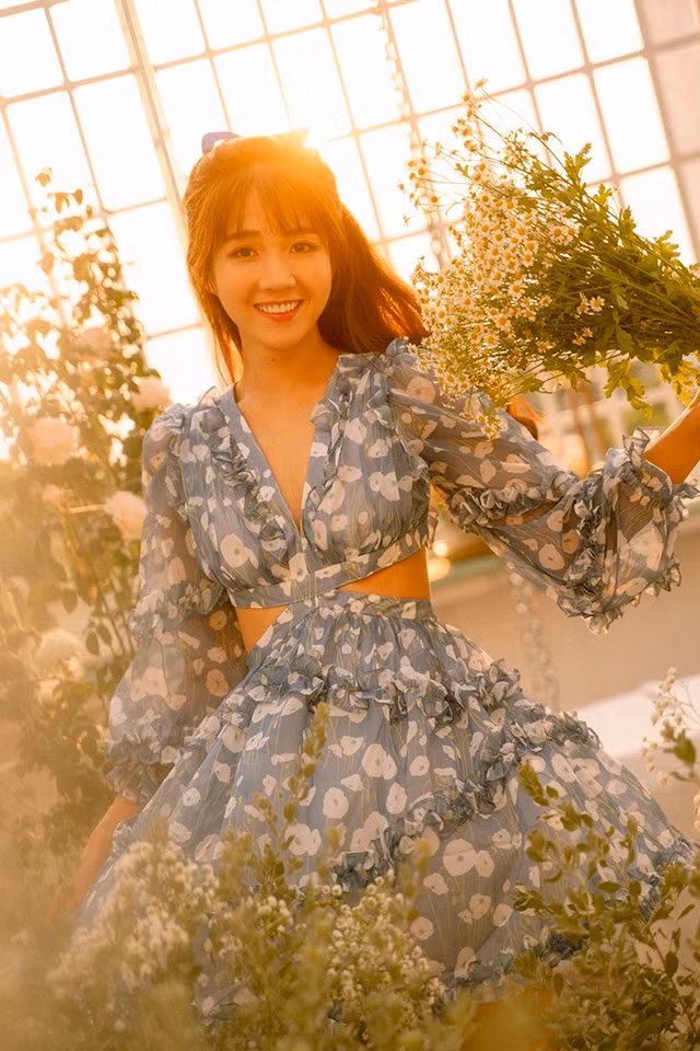 Sở thích của cô gái từng được mệnh danh "hot girl trà sữa" là diễn xuất, làm MC, đi du lịch, chơi piano...