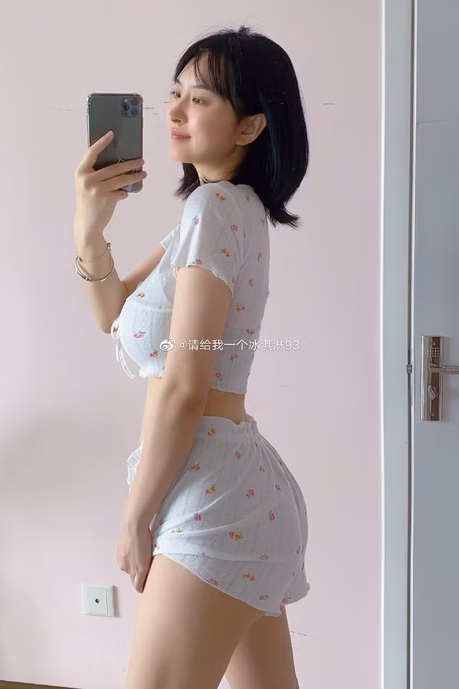 Cũng chính nhờ gương mặt ưa nhìn cùng thân hình "đâu ra đấy", hot girl mạng Ice Cream có hơn 190.000 người theo dõi follower trên Weibo và 61.400 follower trên TikTok.