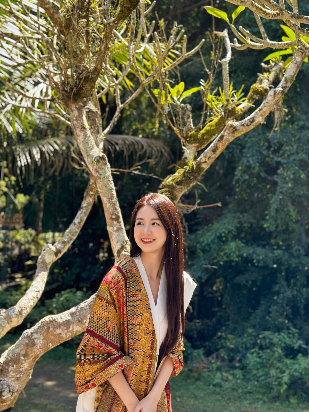 Chia sẻ thêm về chuyện tình cảm, Minh Phụng cho biết mình và chồng quen nhau qua MXH từ năm 2019. Khi đó Thịnh có nhắn tin nhưng khoảng 1 năm sau cô nàng mới trả lời. Từ đó trở đi, cả hai có cơ hội tìm hiểu và bén duyên yêu nhau.