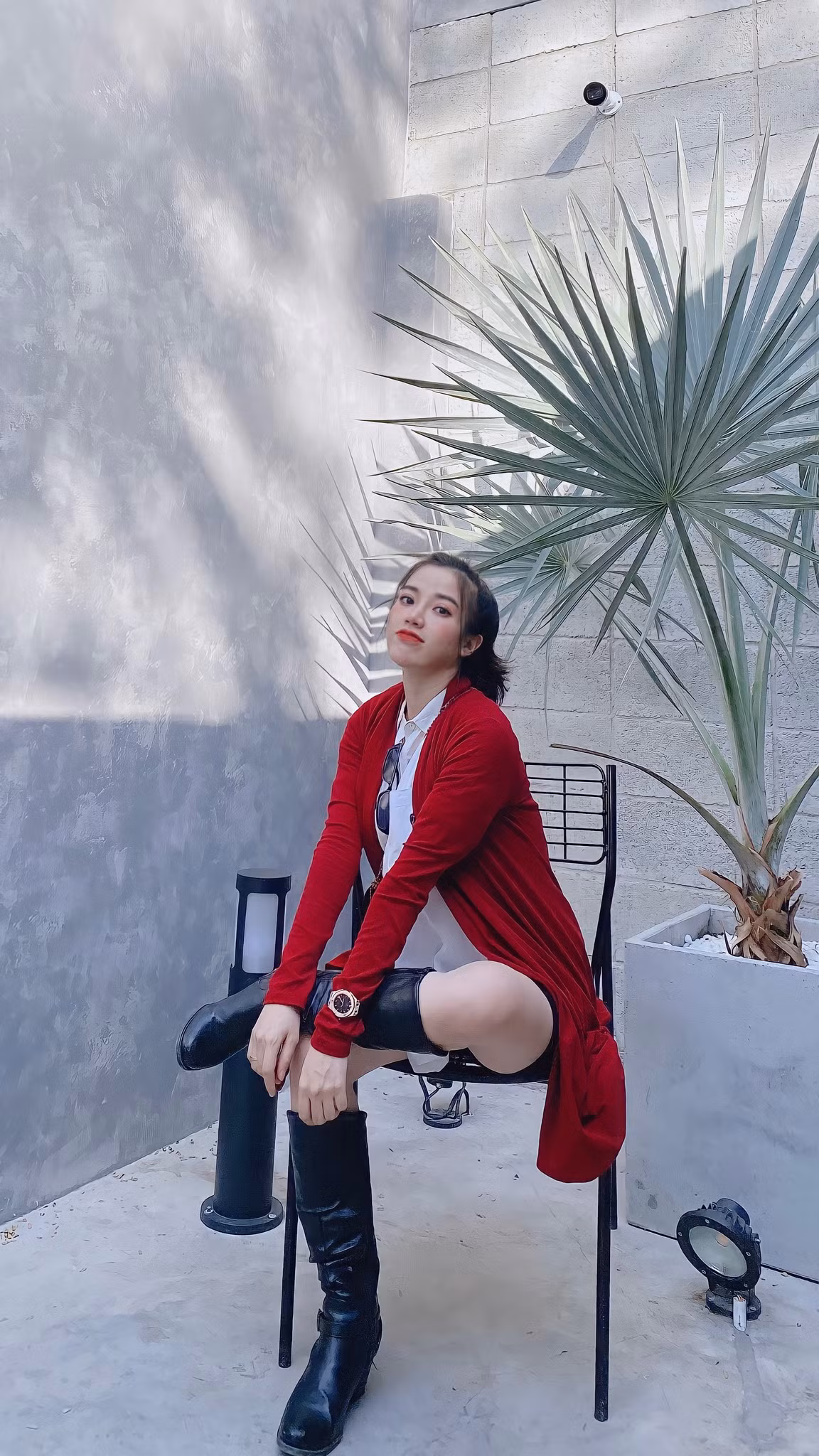 Ngoài ra, Dumy Ngô cũng là một fan hâm mộ của đội tuyển Việt Nam.