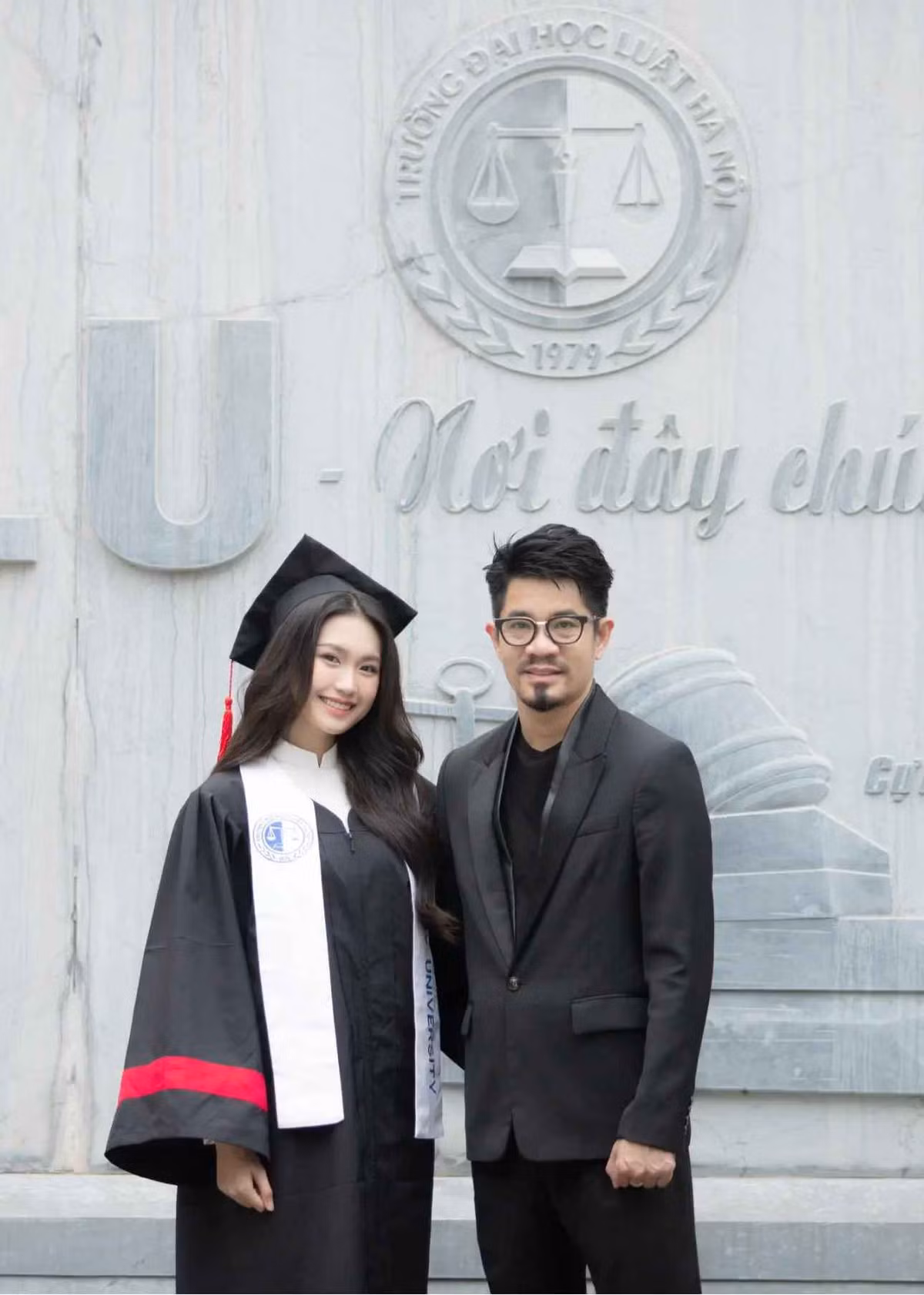 Trước đó, khi Hải My làm đám cưới, bố của gái xinh Hà thành này được bạn bè trêu rằng từ nay đã nhẹ gánh vì gả được con gái đi.