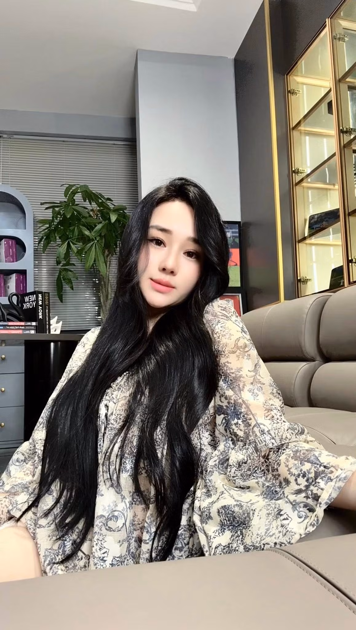 Phạm Thị Hiếu, sinh năm 1995, hiện là chủ sở hữu của hai cơ sở làm đẹp tại Bình Định và TP. Quy Nhơn. y dựng tổ ấm hiện đại tại quê hương.