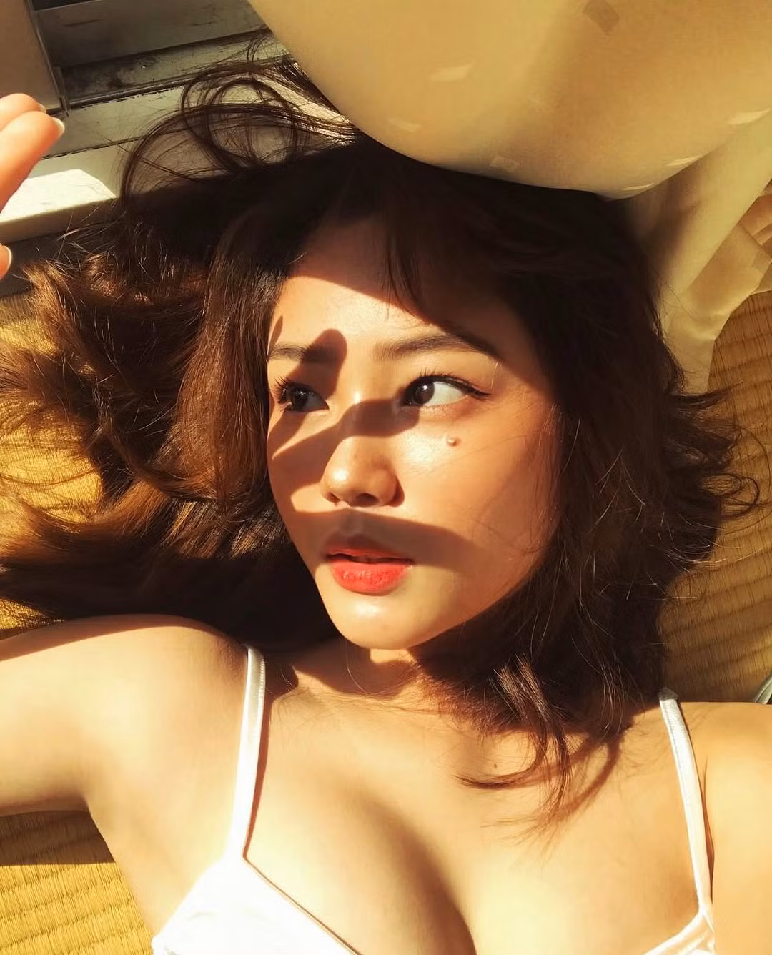 Sở dĩ dân mạng nhắc tên hiện tượng mạng này là bởi 10 năm trước, Bà Tưng cũng nổi lên như vậy. Sự nổi tiếng của cô không phải bằng tài năng mà là qua tai tiếng.