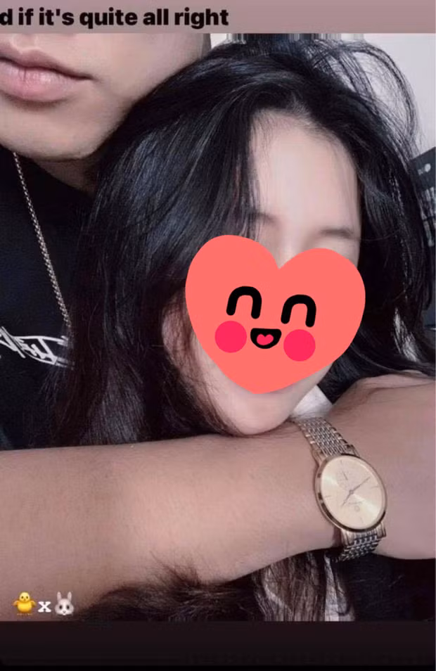 Mới đây, một hình ảnh được cho là của Á quân Rap Việt - GDucky bên cạnh cô gái lạ bất ngờ được lan truyền trên MXH. Trong hình, cả hai ôm nhau khá tình tứ.
