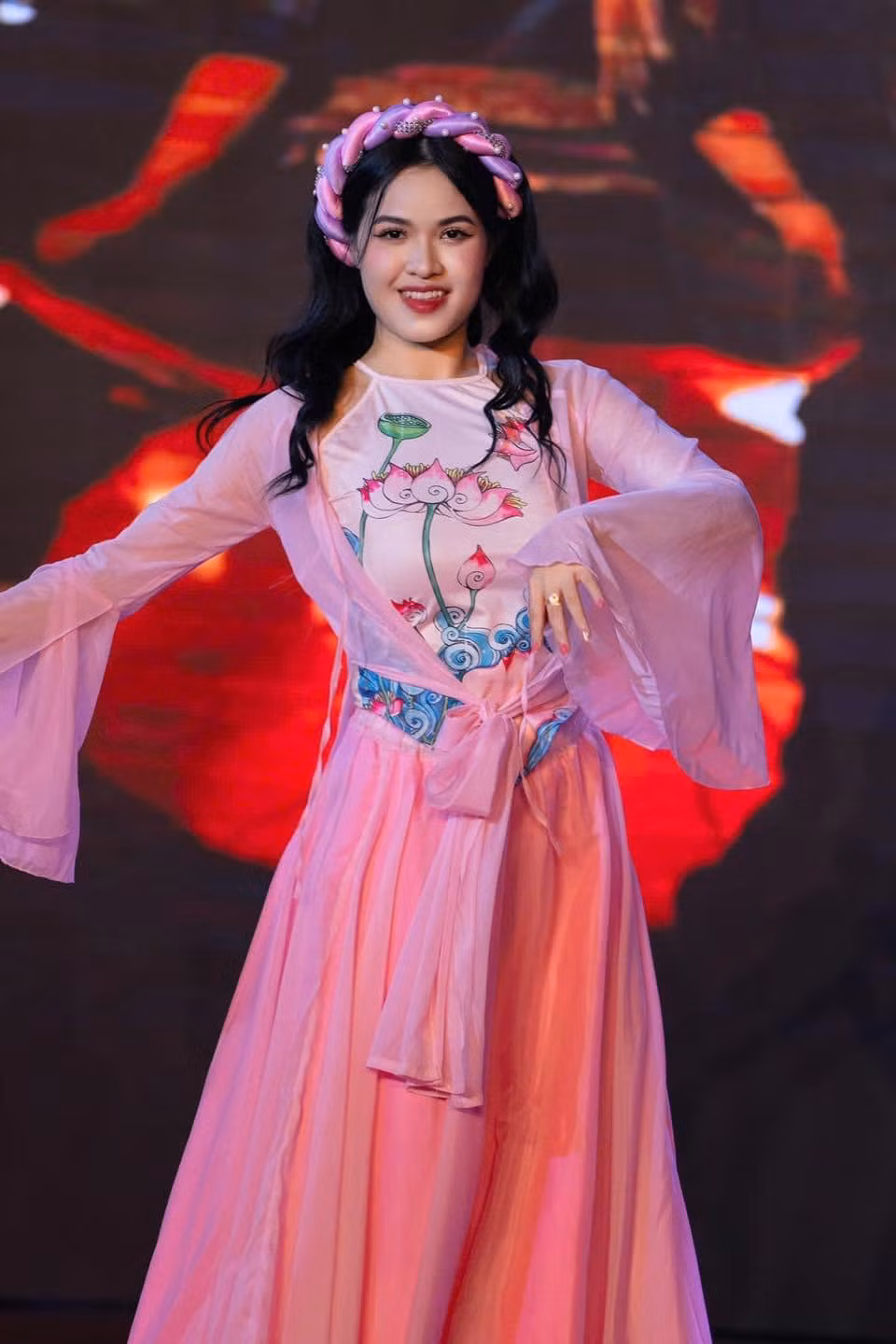 Trong những hình ảnh do Ngọc Lan chia sẻ lên MXH, cô cũng được nhận xét nhan sắc ngày càng thăng hạng, phong cách ăn mặc cũng như chụp ảnh ấn tượng hơn so với trước đây.